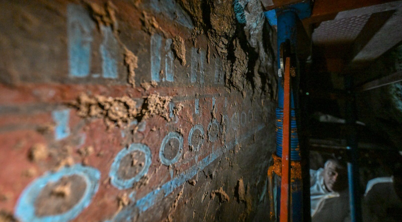 Conjunto incomum de afrescos decorativos de 3 mil anos são achados em obra monumental do antigo reino de Urartu