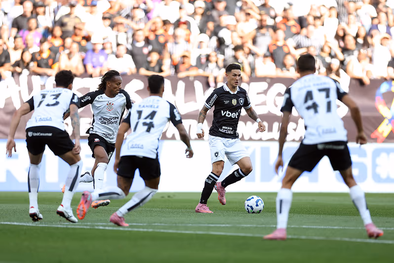 Corinthians escapa de derrota para o Botafogo na reta final do Brasileirão