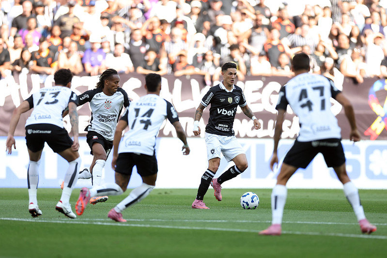 Corinthians escapa de derrota para o Botafogo na reta final do Brasileirão