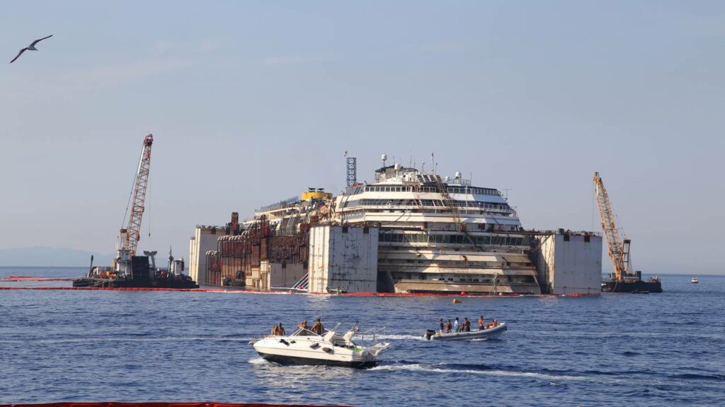Assim engenheiros inçaram o cruzeiro de luxo Costa Concordia que naufragou na Itália