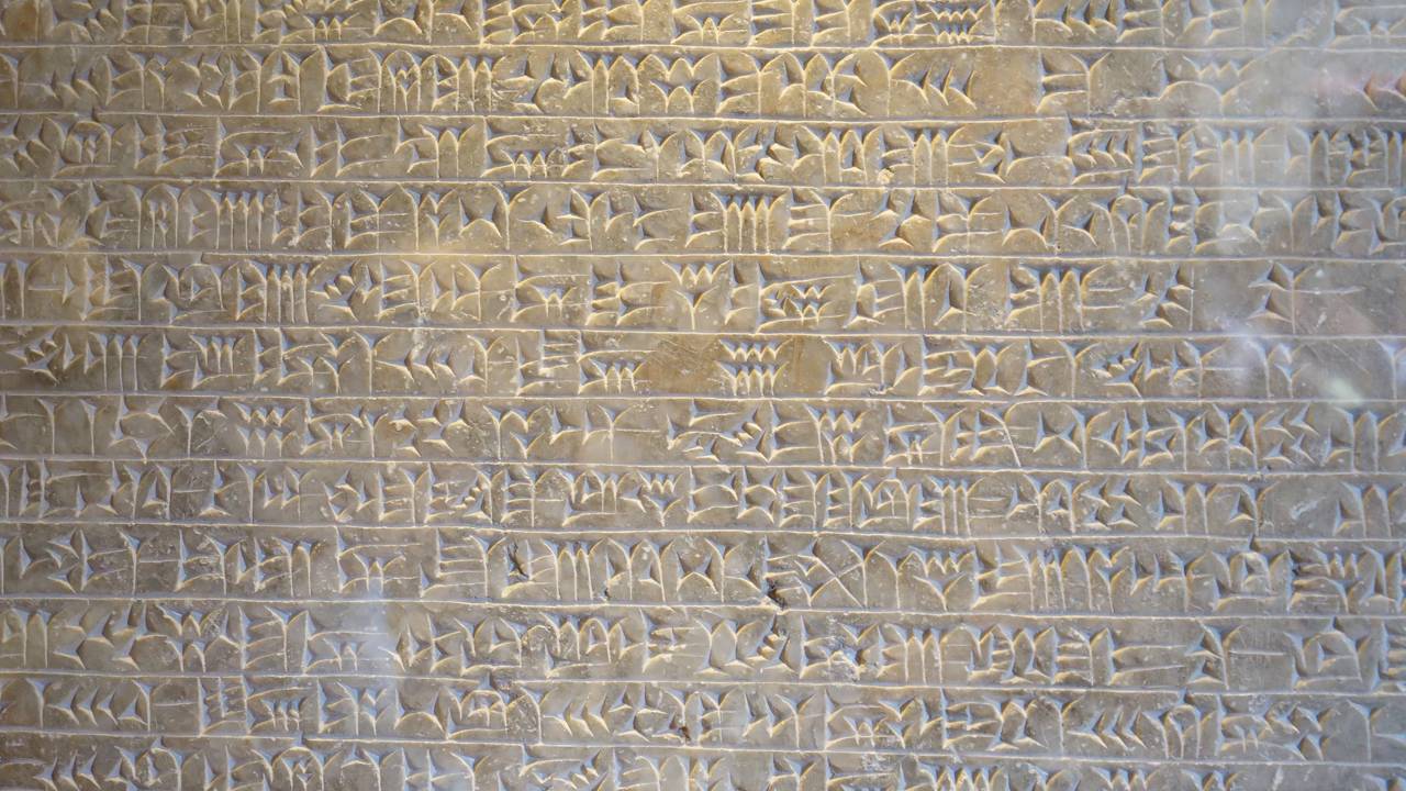 Descoberta histórica: símbolos com 40.000 anos podem ser a primeira assinatura da linguagem escrita