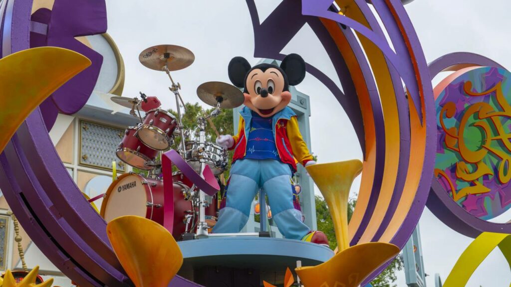 Olaf "ganha vida" com robô em novo parque da Disney