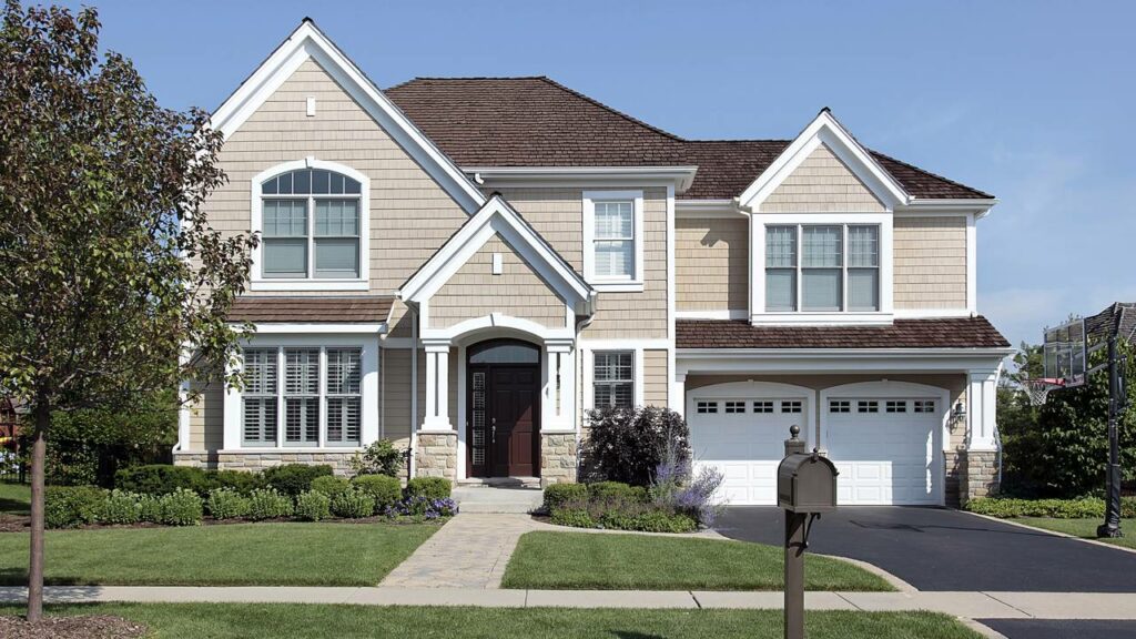 Dono de imóvel constrói enorme muro de concreto em casa geminada e Tribunal toma decisão surpreendentemente