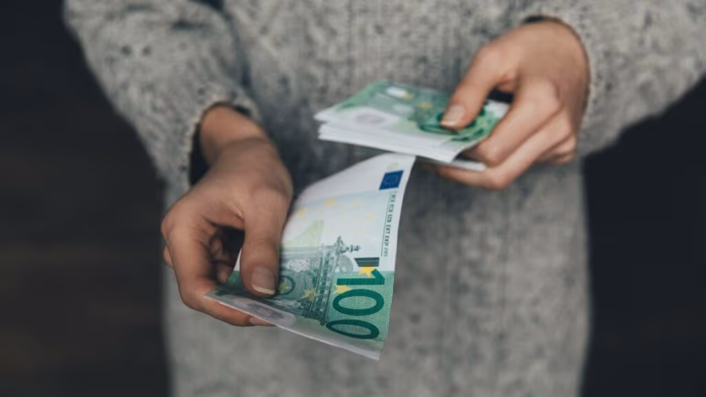 Doze profissões que estão bombando e pagando em euro em 2025