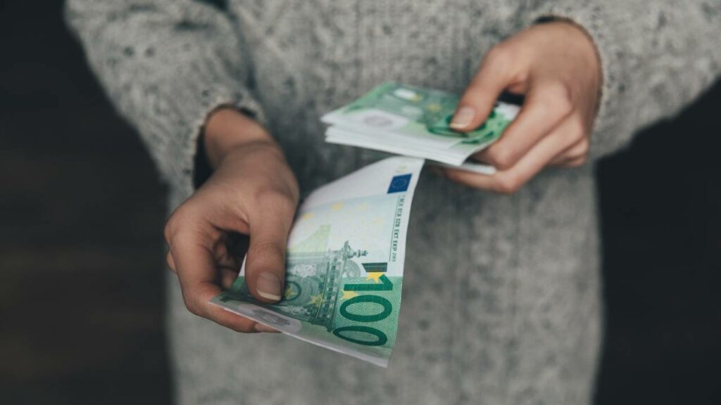 Doze profissões que estão bombando e pagando em euro em 2025