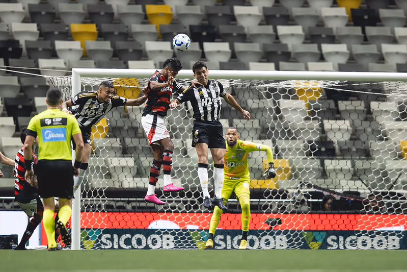 Flamengo tropeça contra o Atlético e título pode ser conquistado no Maracanã