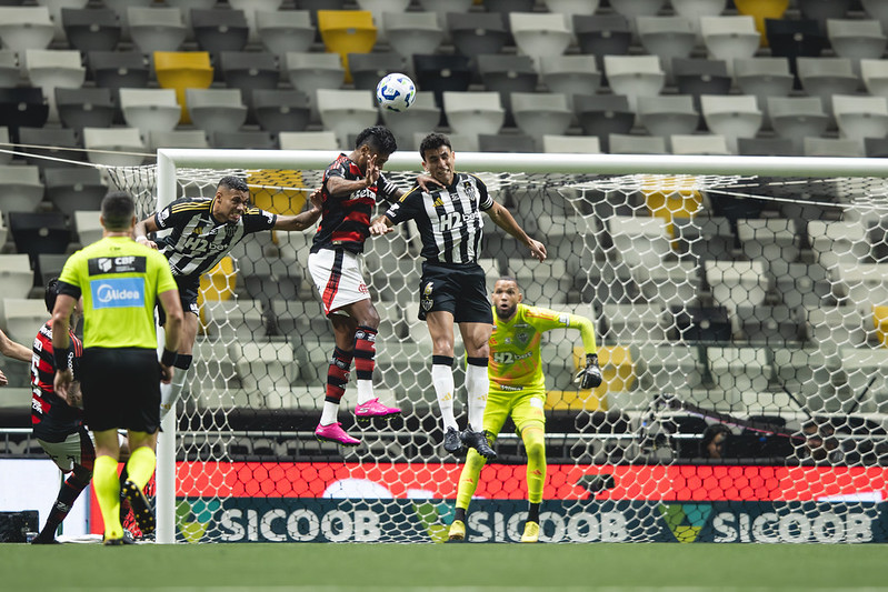 Flamengo tropeça contra o Atlético e título pode ser conquistado no Maracanã