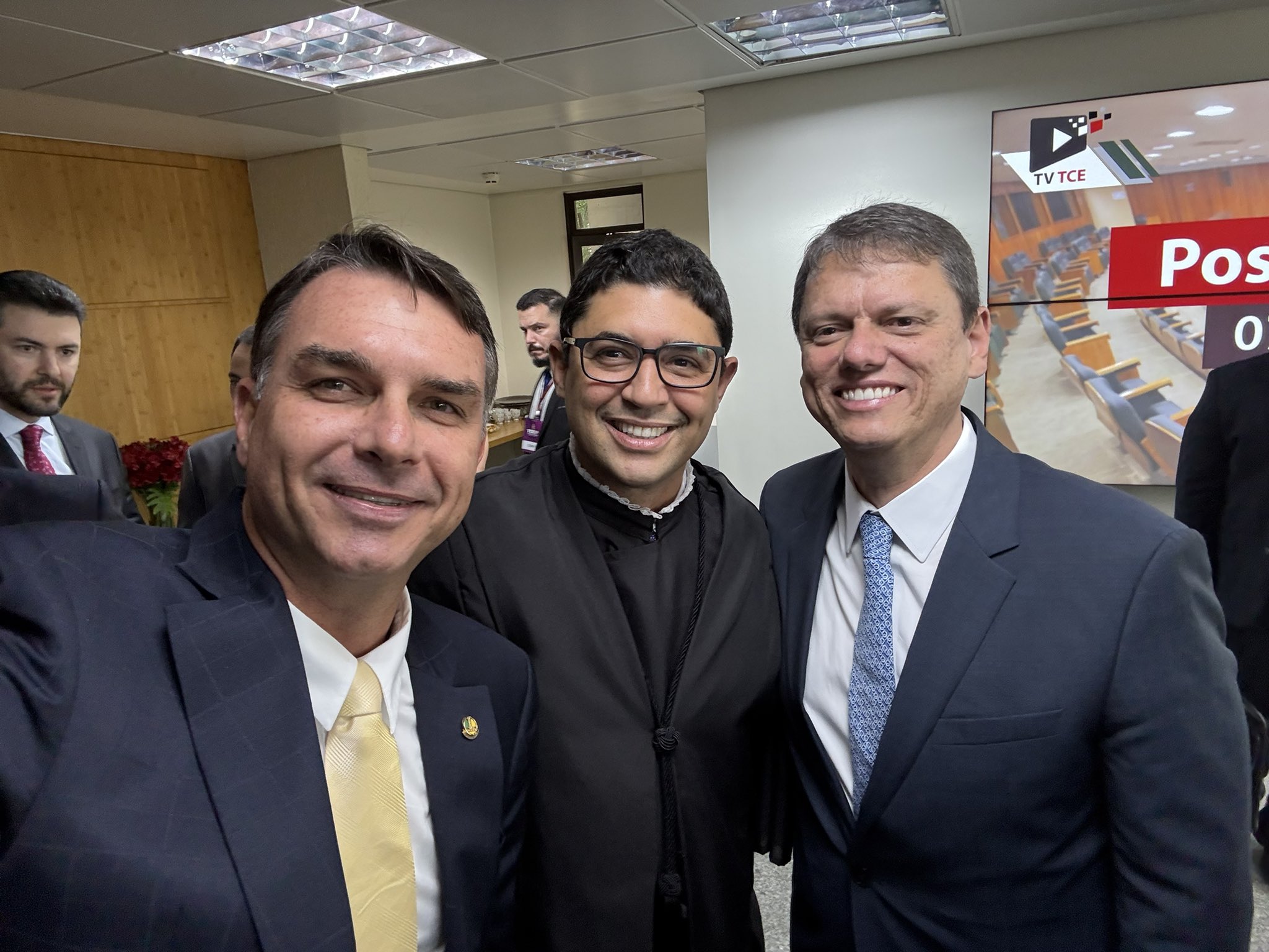 “Parabéns pela certeira indicação, Tarcisão!”, diz Flávio Bolsonaro