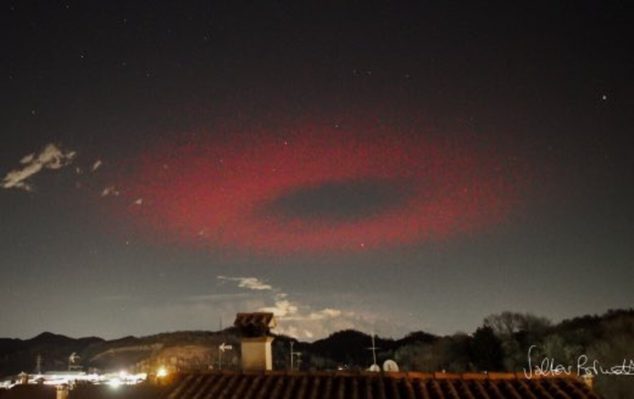 Fotógrafo registra fenômeno celeste dos “anéis vermelhos”