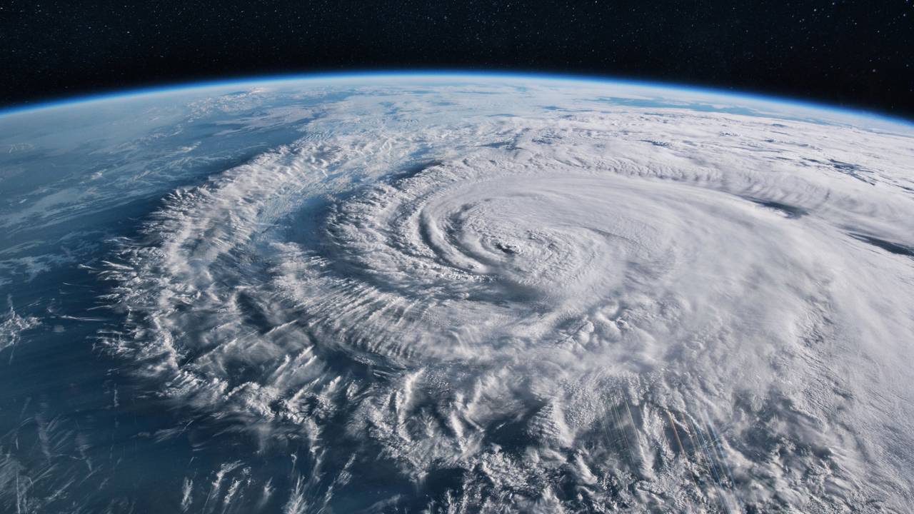 Furação Melissa bate recorde com força do vento superior a 400 km/h