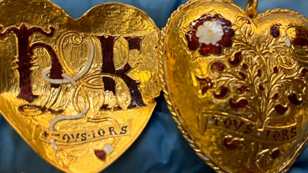 Museu tenta recuperar “Coração Tudor” a joia esquecida de Henrique VIII