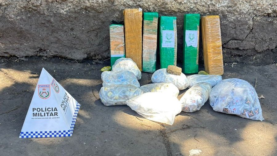 Polícia do Rio encontra drogas escondidas em escola na Vila Kennedy