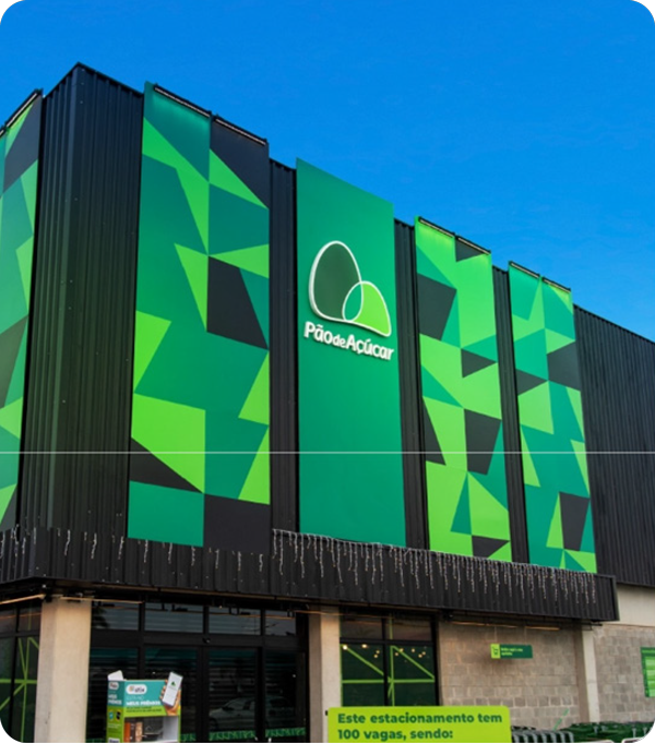 Grande rede de supermercados demitiu 700 funcionários em 2025 e cortes continuarão em 2026