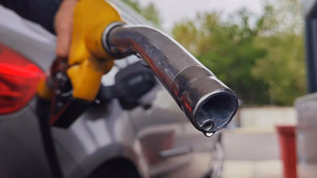 Como identificar se a gasolina foi adulterada após encher o tanque?