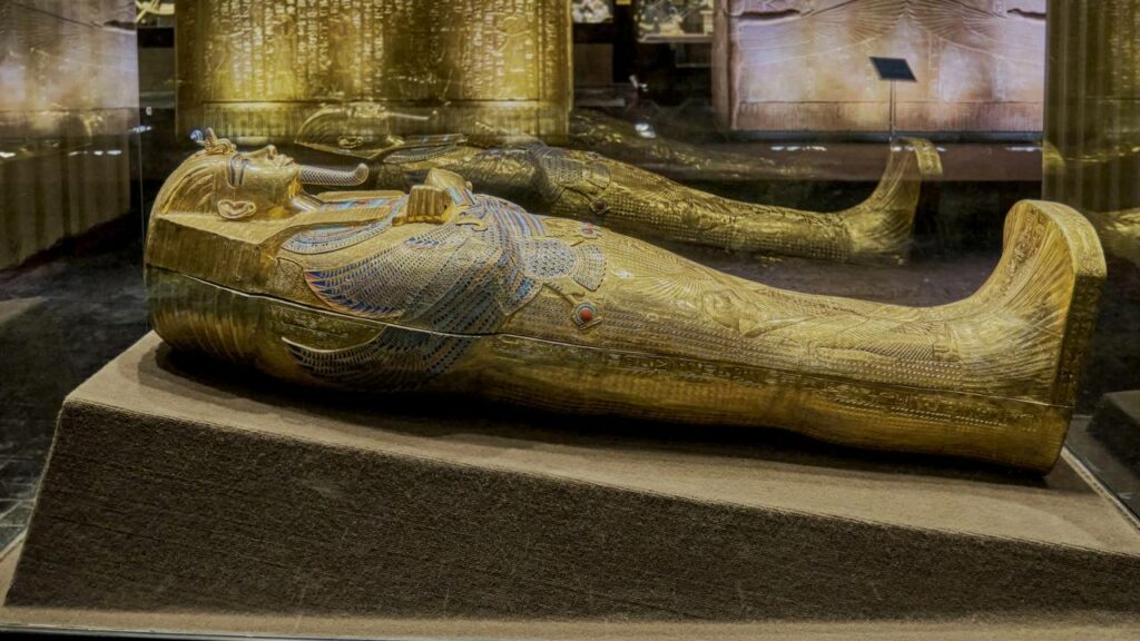 Grande Museu Egípcio é inaugurado após décadas de obras e gigantesca obra dos segredos de Tutancâmon