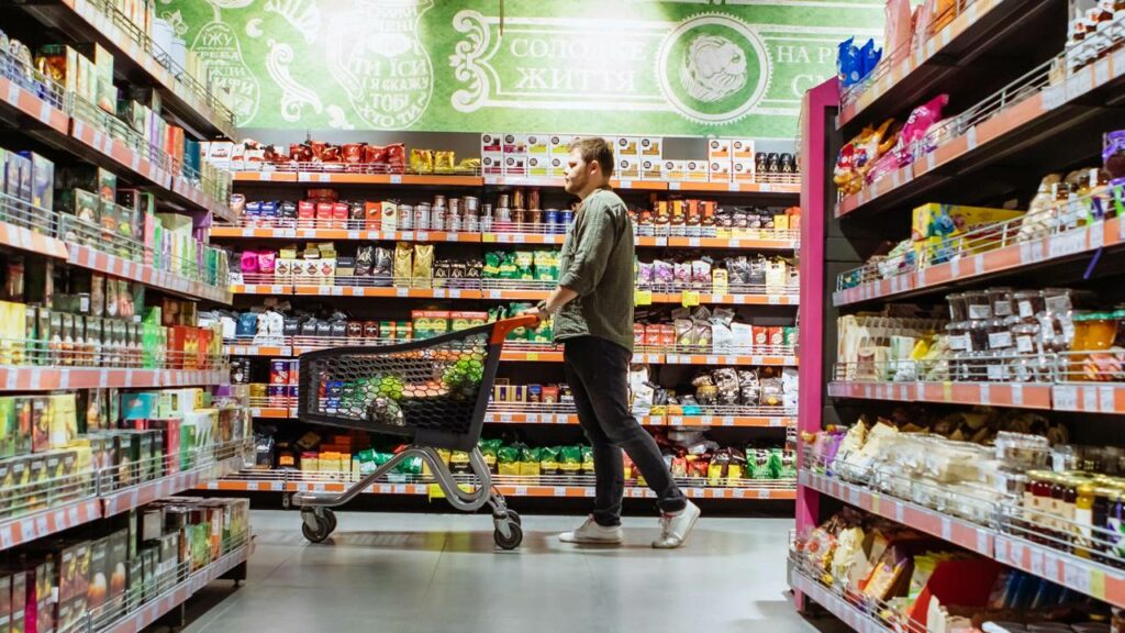 Supermercados vão fechar aos domingos e clientes devem se preparar