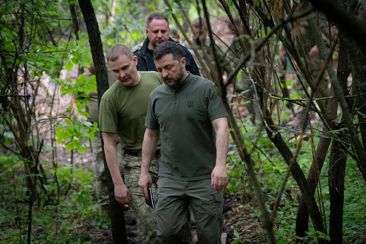 Crusoé: Zelensky prega união após renúncia de principal assessor