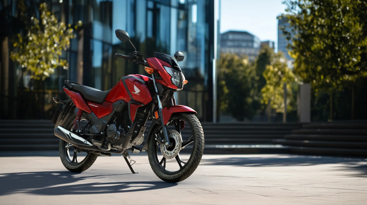 Honda CB125F 2026 é pura economia com até 66 km por litro