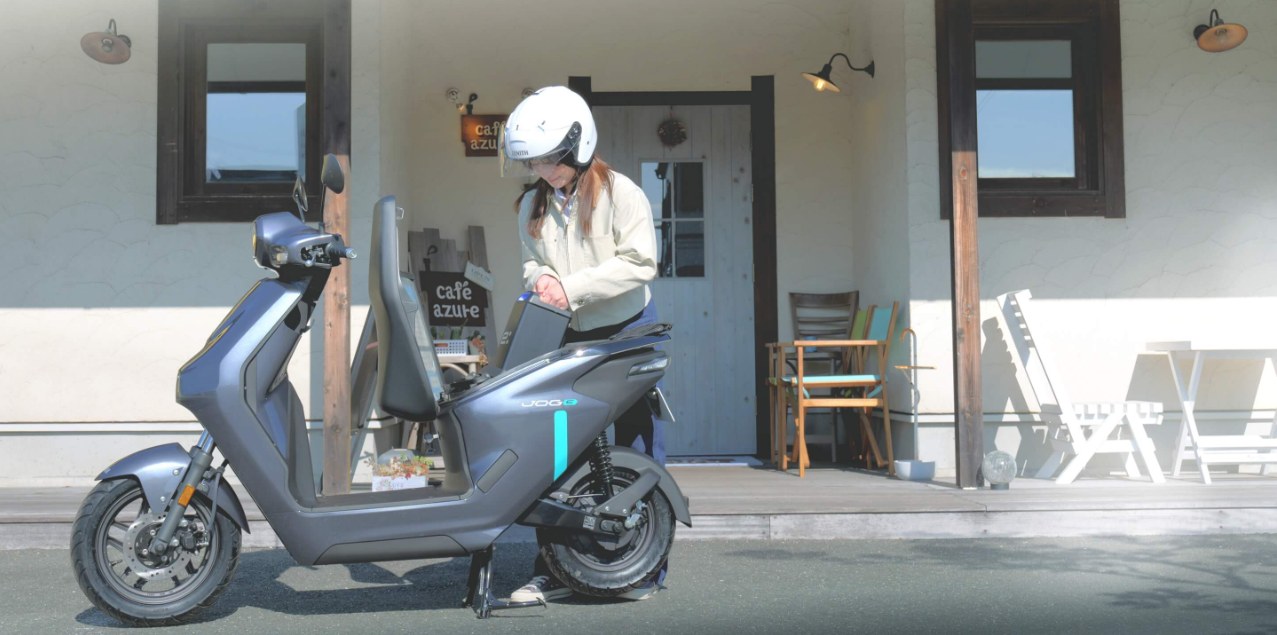 Yamaha lança scooter elétrica sem bateria e promete o fim dos carregadores em casa