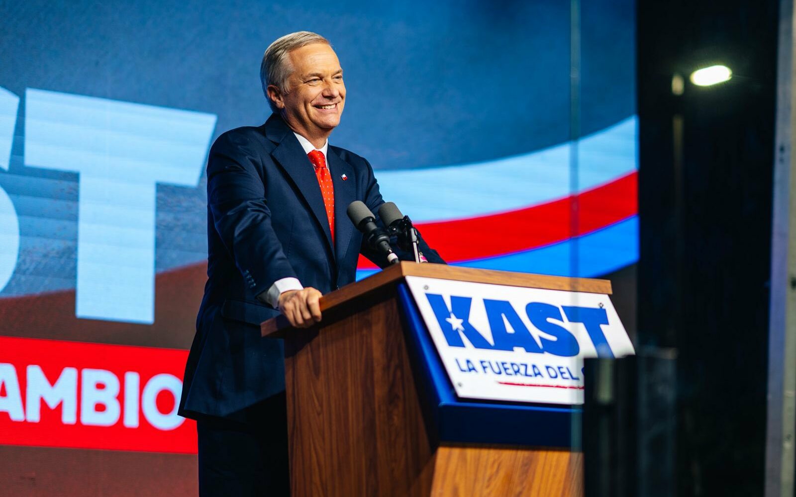 Eleições no Chile: Jeannette Jara e José Antonio Kast vão para o 2º turno