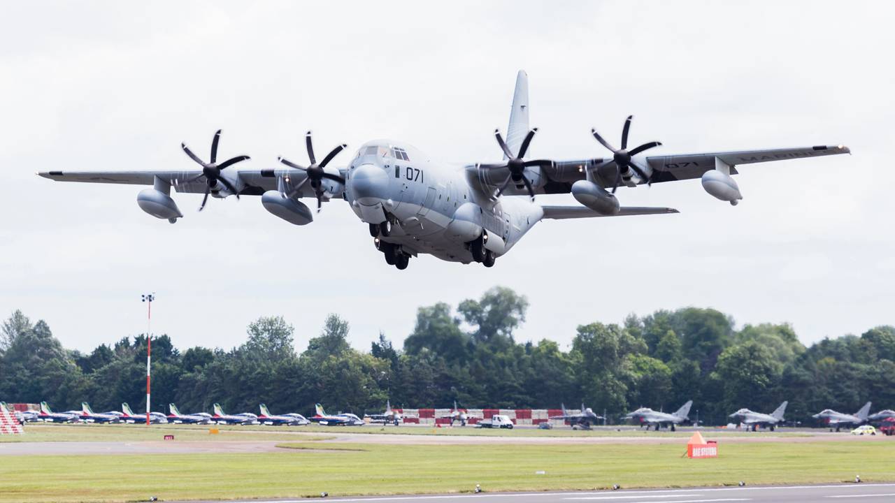 KC-130J da Alemanha faz primeiro reabastecimento de Eurofighters e reforça integração franco-alemã