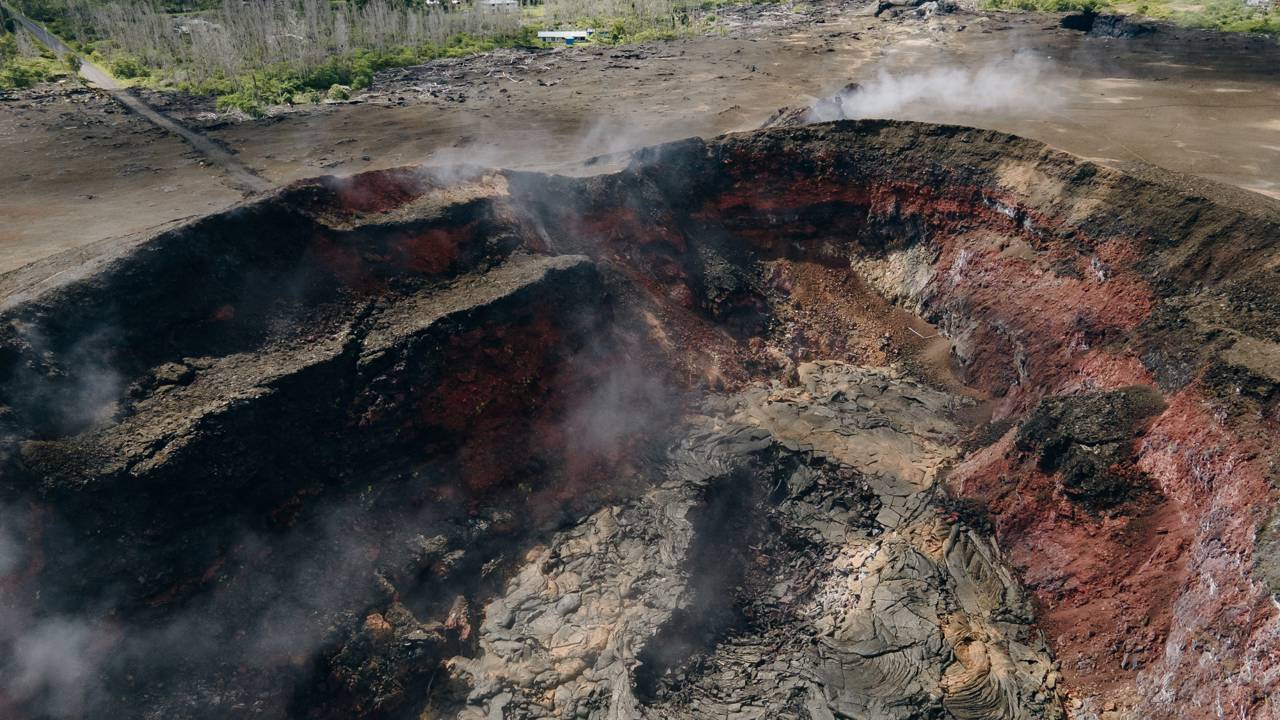 Vulcão Kilauea entra em erupção com “asas de fogo”