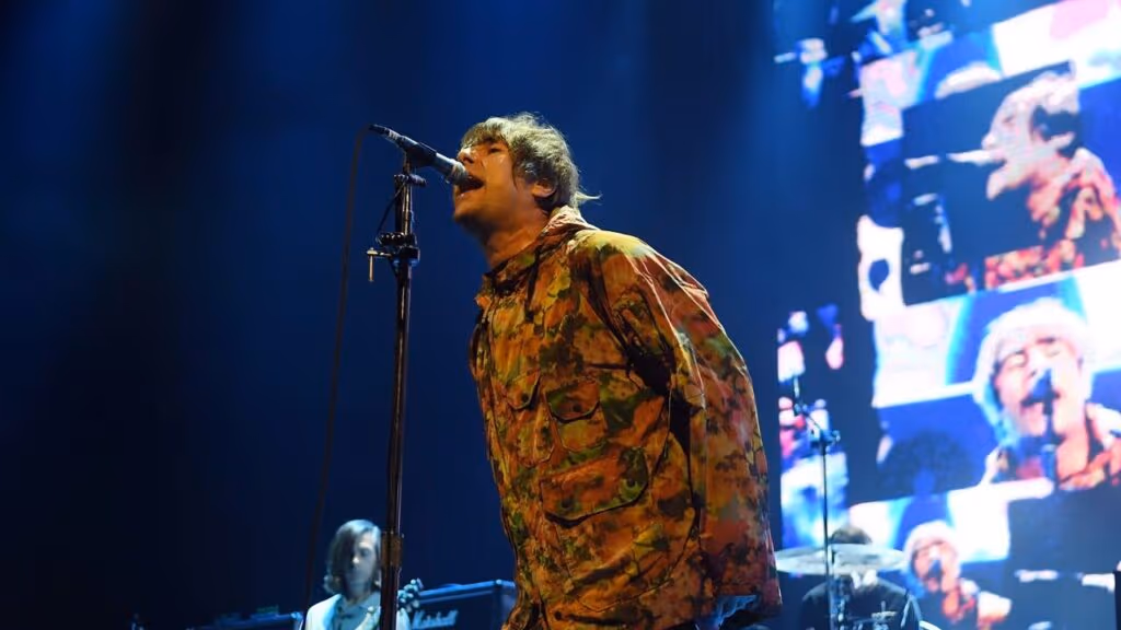 Liam Gallagher detona fã que disparou sinalizador em show do Oasis