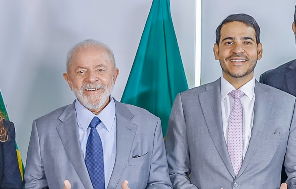 Crusoé: Jorge Messias cita Lula 54 vezes em sua tese de doutorado