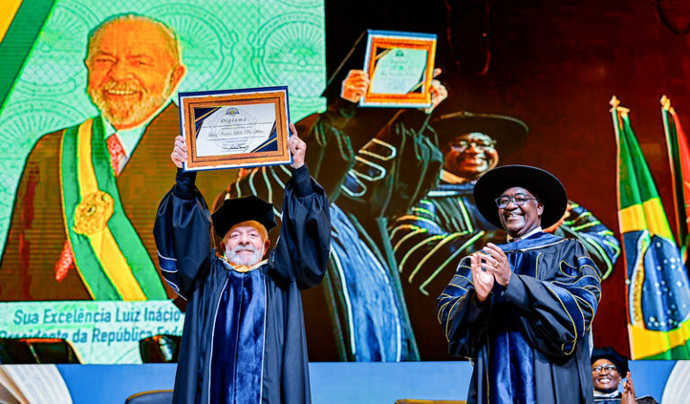 Crusoé: Quanto vale um título de doutor honoris causa?