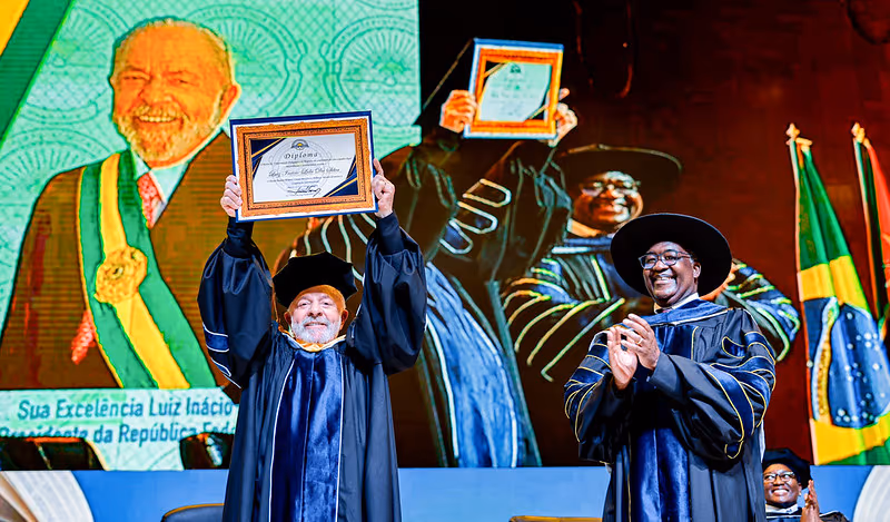 Crusoé: Quanto vale um título de doutor honoris causa?