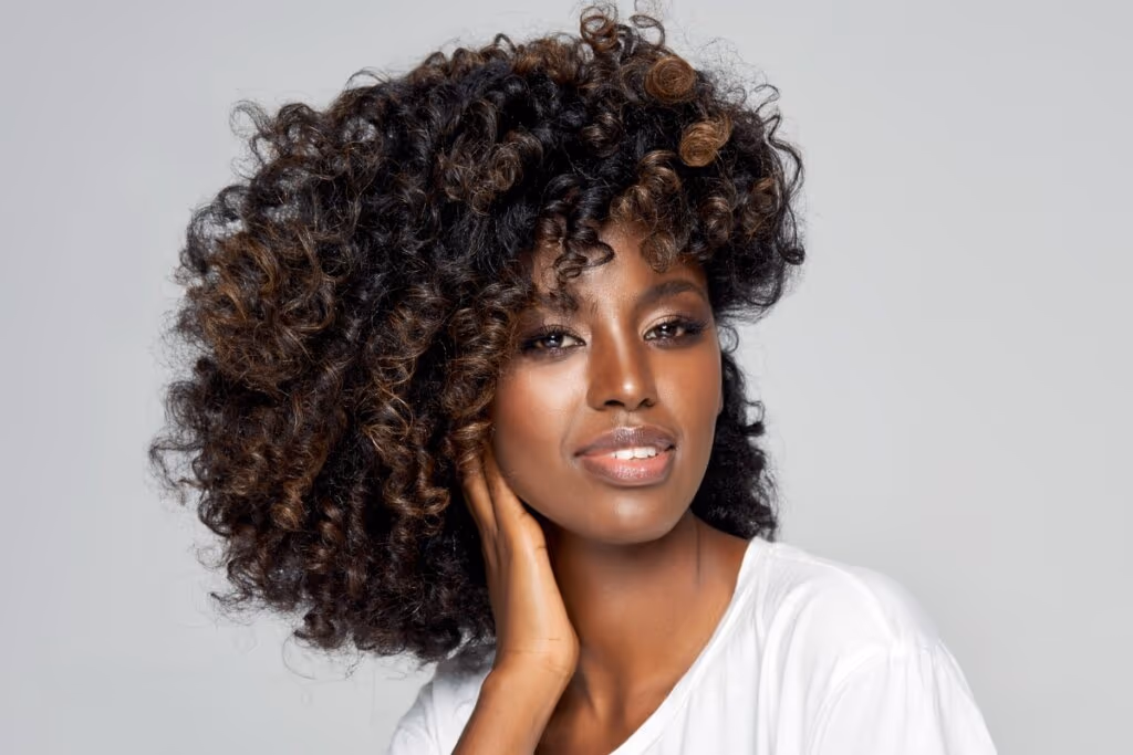 Maquiagem para pele negra: 7 dicas para escolher os produtos ideais
