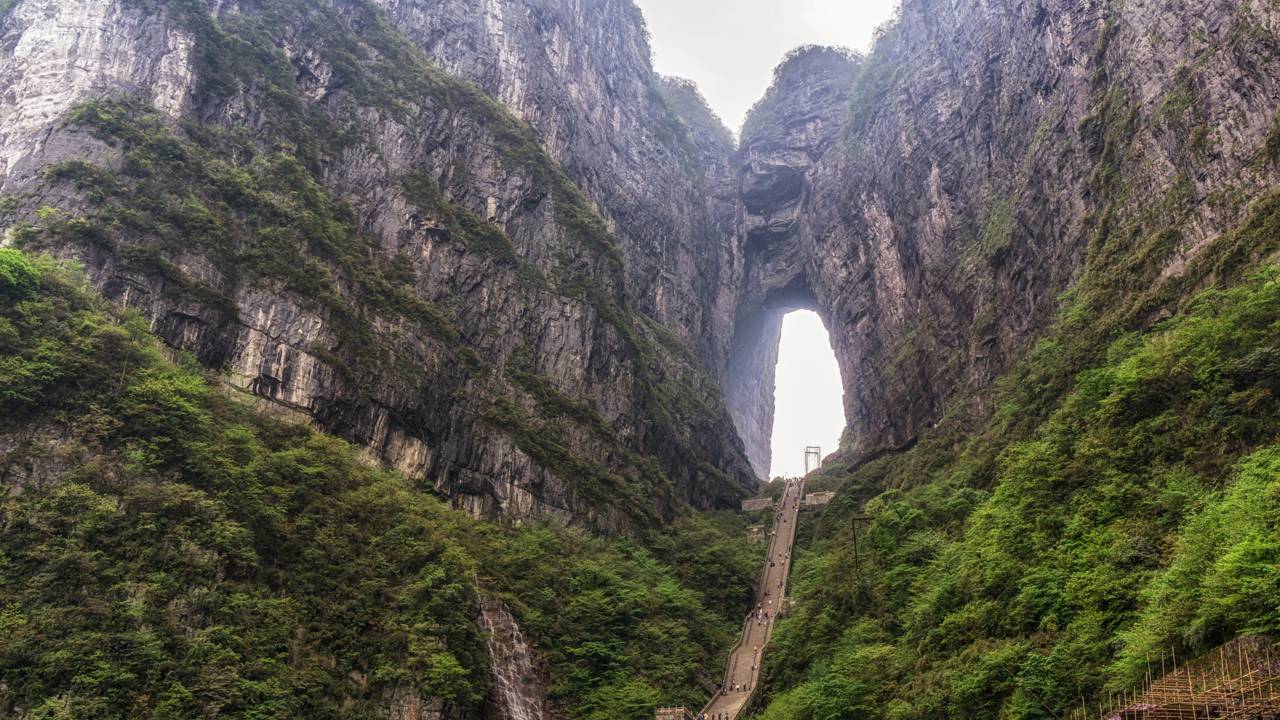 Teste da Chery causa acidente na “Escada Celestial” da China
