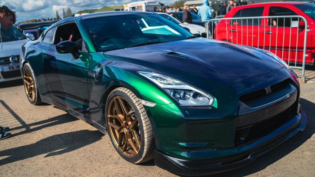 Top 5 carros estrangeiros que os brasileiros sonham em dirigir