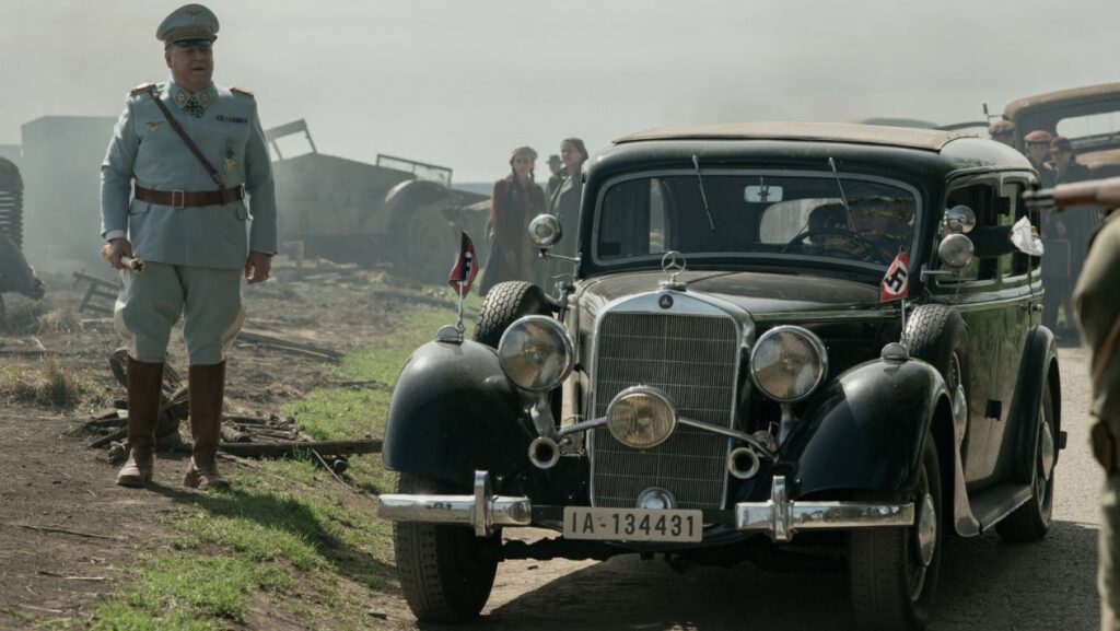 Filme sobre julgamentos de guerra recebeu 4 minutos de aplausos em Toronto e estreia no Brasil em 2026