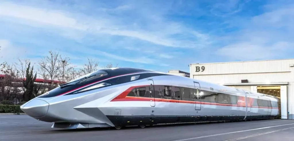 Inauguração de trem-bala mais rápido do mundo desbanca o japonês e vira orgulho do país