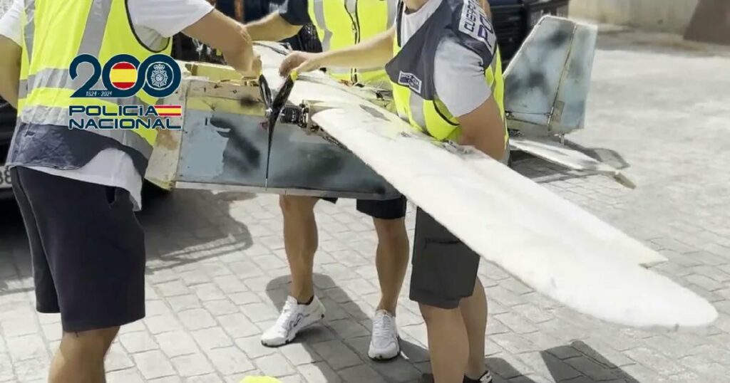 Polícia prende traficantes que usam drones caseiros para transportar 200 kg de droga por noite.