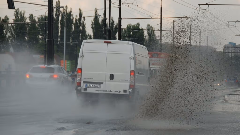 Previsão do tempo é de muita chuva e temporais neste domingo, 02