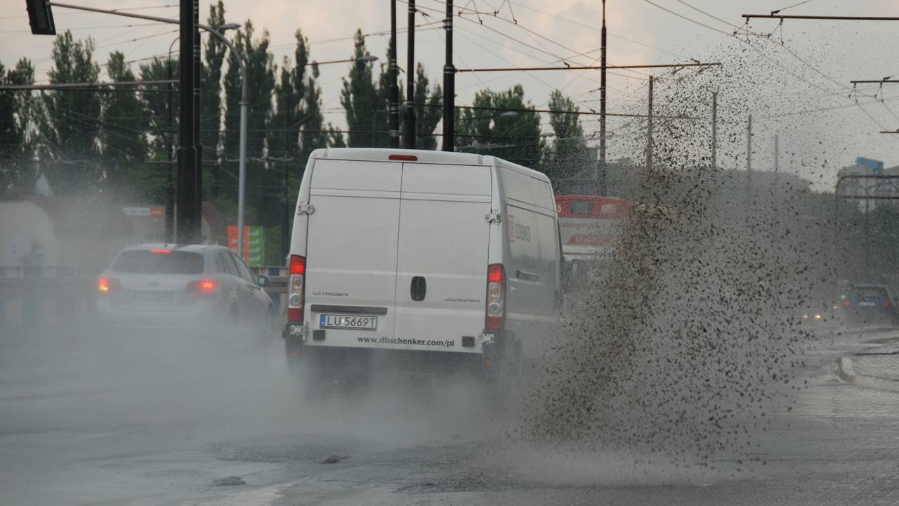 Previsão do tempo é de muita chuva e temporais neste domingo, 02