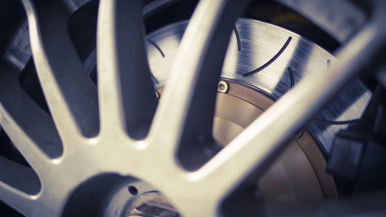 Prova de arrancada acaba com acidente brutal e condição do piloto impressiona