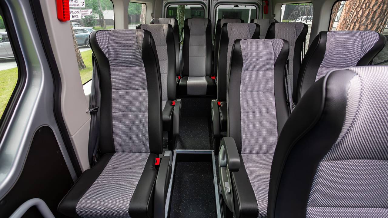 Esse utilitário a diesel roda 10 km/l, carrega até 1,7 tonelada e pode ser dirigido com CNH B