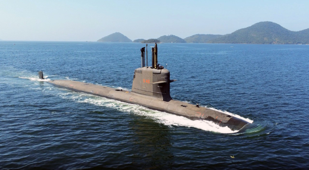 O Submarino S40 Riachuelo, primeiro a ser desenvolvido com o acordo PROSUB - Por Itaguaí Construções Navais (ICN) e Marinha do Brasil / Wikimedia Commons