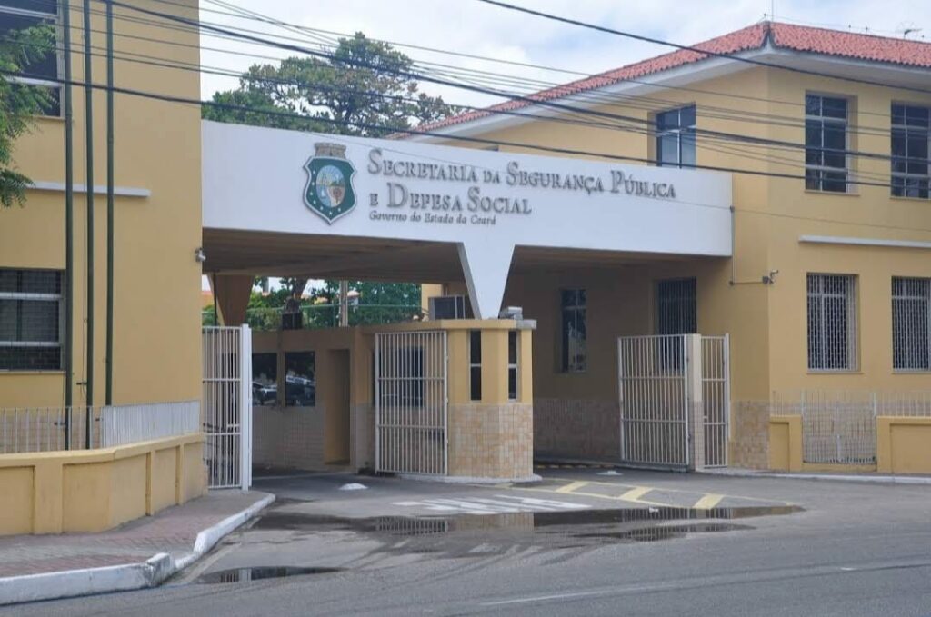 Bala de tiroteio atinge fachada da Secretaria de Segurança do Ceará