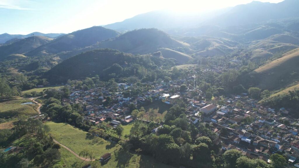 Esse vilarejo escondido no meio da serra se tornou queridinho de quem ama comer bem e descansar
