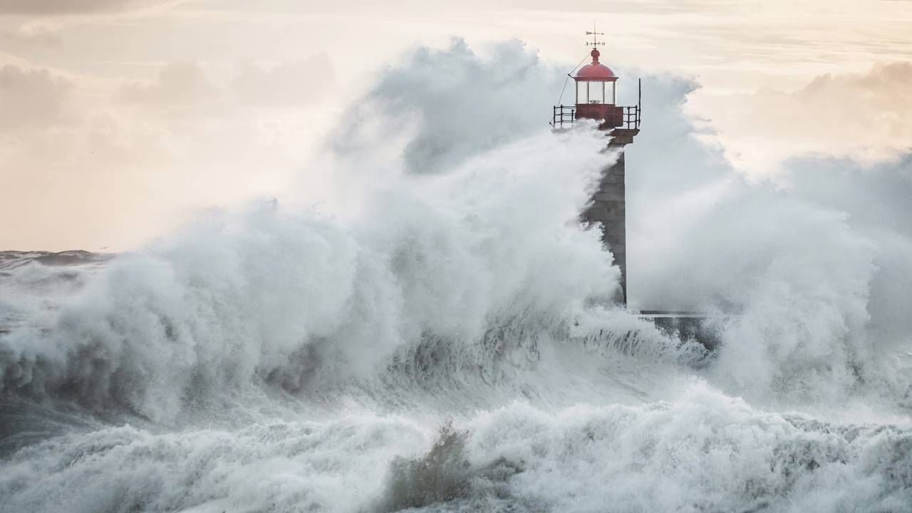 Satélite registra ondas monstruosas de até 20 metros