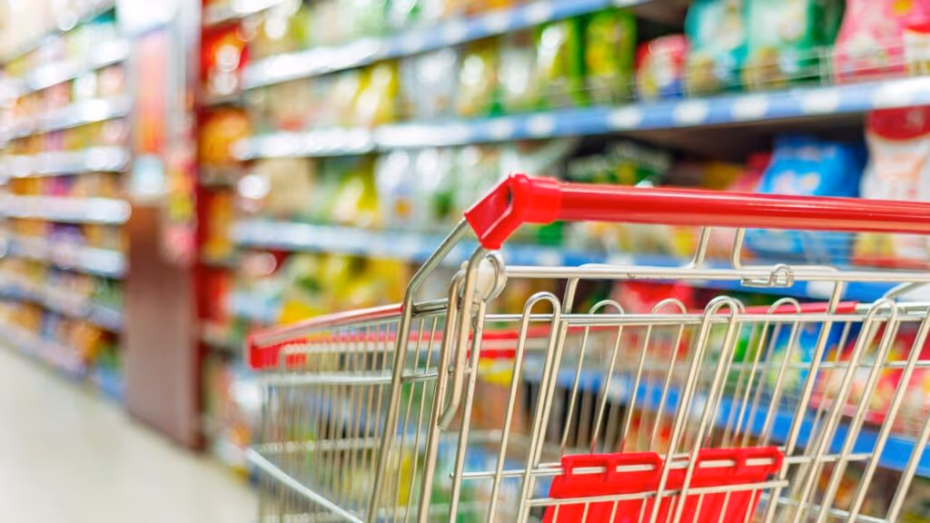 Supermercados ficam proibidos de abrirem aos domingos a partir de 2026