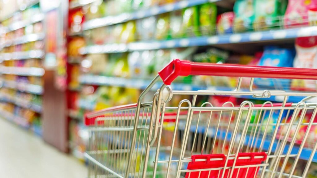 Supermercados ficam proibidos de abrirem aos domingos a partir de 2026