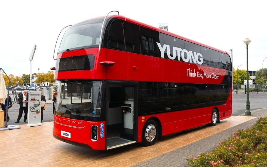 Governo britânico investiga se ônibus chineses podem ser desligados à distância