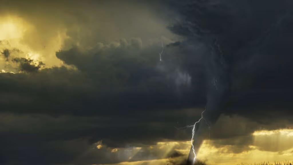 Tornado surpreendente destrói cidade no Paraná