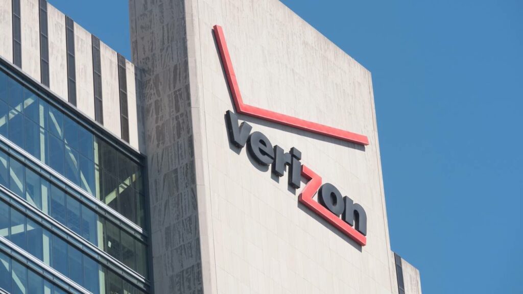 Operadora anuncia demissão de 13 mil funcionários