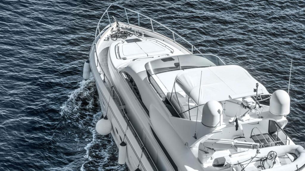 Vivemos em um barco que se tornou fonte de renda e foi mais barato que a entrada do apartamento mar virou nossa casa e escritório, tchau cidade